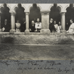 Des membres de la famille Pourtalès réunis à la chartreuse de La Lance, à l’occasion du centenaire de l’Hôpital Pourtalès (Neuchâtel), 20 septembre 1911.
